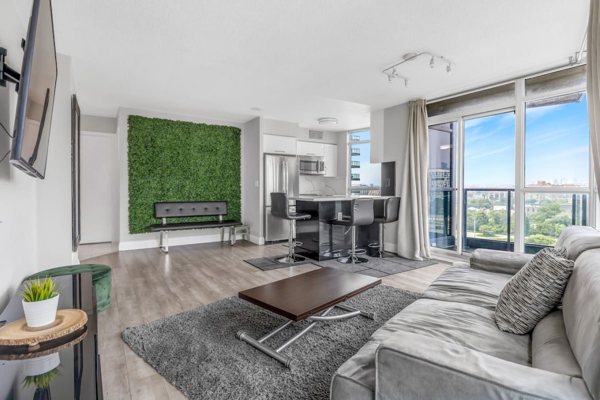 2 BR Waterfront Condo Downtown w/ free Parking gallery image 3