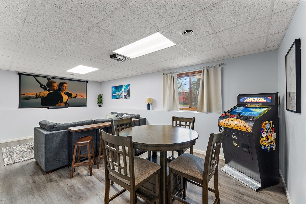 Modern, Luxury 6BR, Downtown w/all Events, Sports! gallery image 4