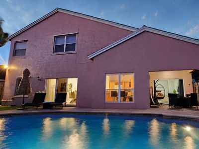 LUXE Resort: HR Stadium~W/Mini Beach~Pool~King Bed