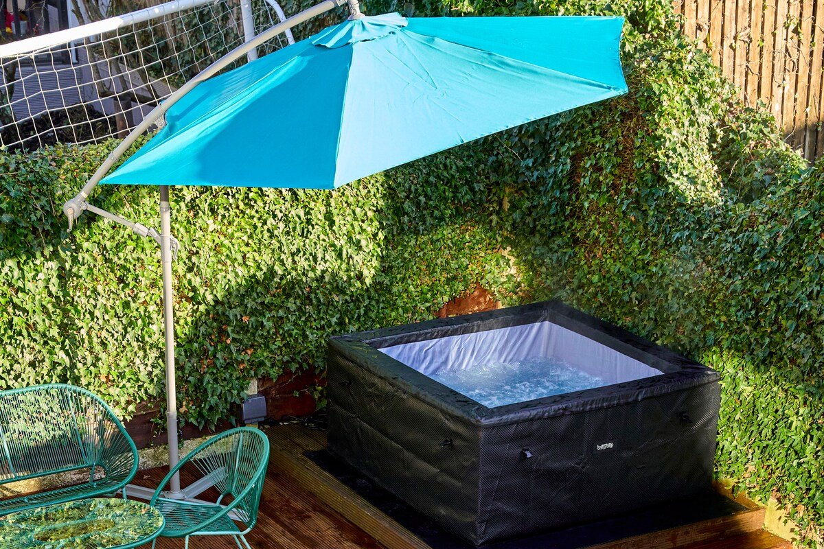 Garden Fire Pit + Event Space, Hot Tub, Sleeps 12 gallery image 2