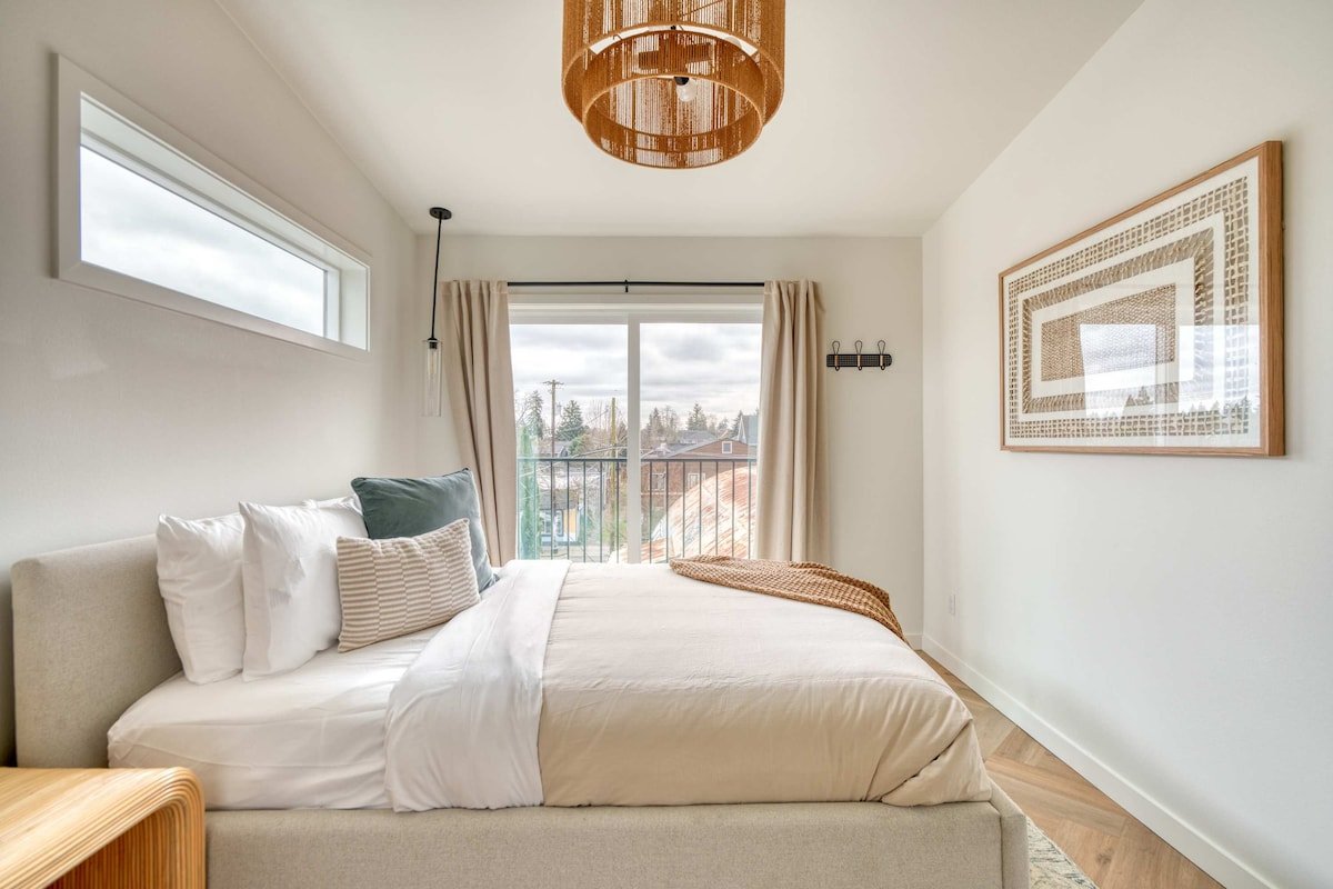 Alberta Arts – 3BR – Local Eats & Modern Design gallery image 5