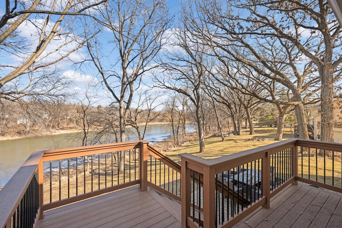 The Modern Pondview Estate in EP gallery image 3