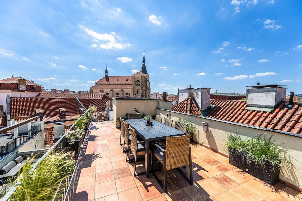 Apartment with Prague view and own terrace gallery image 2