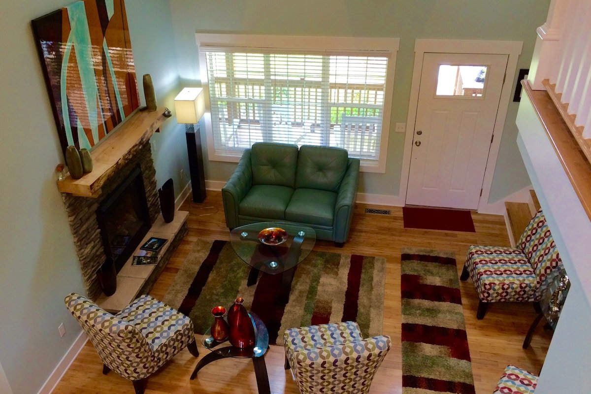 Montford Manor-Home Away From Home / Near downtown gallery image 4