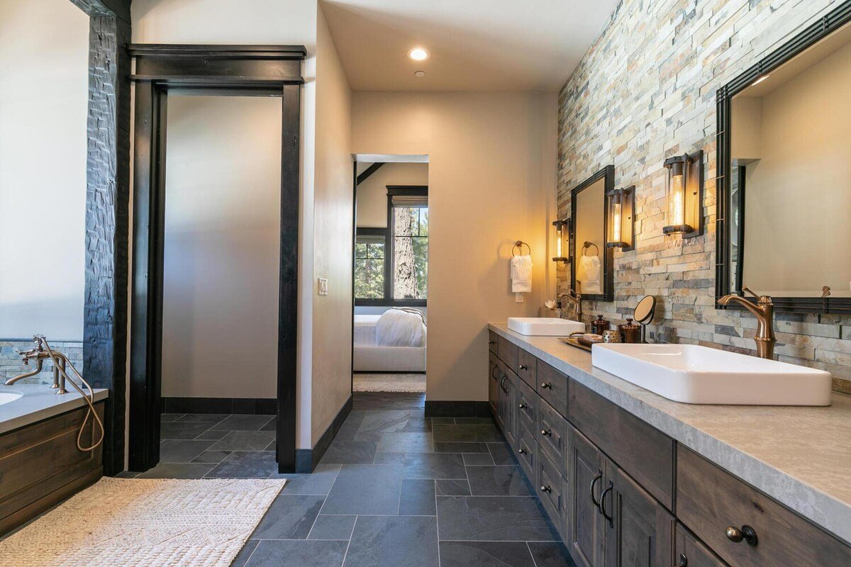 Bound to Impress *Private Hot Tub & Club Amenities gallery image 4