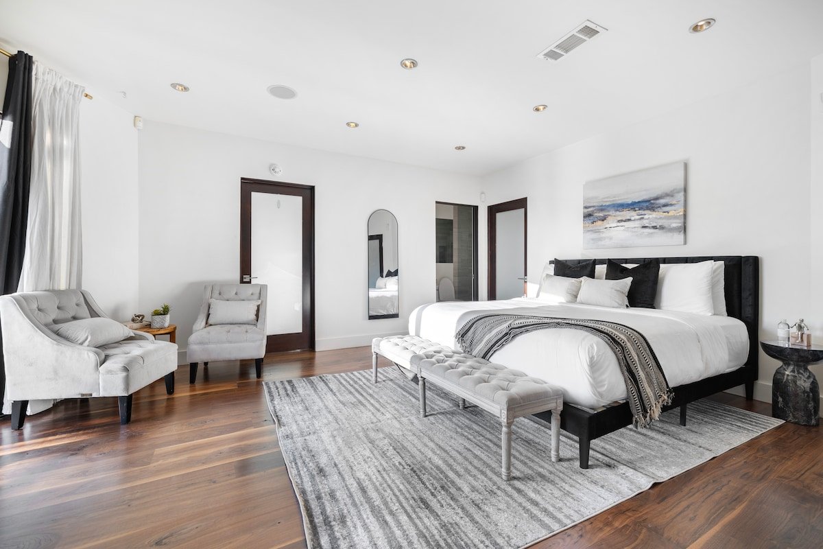 Summitridge: A Chic Sanctuary w/ Panoramic Views gallery image 5