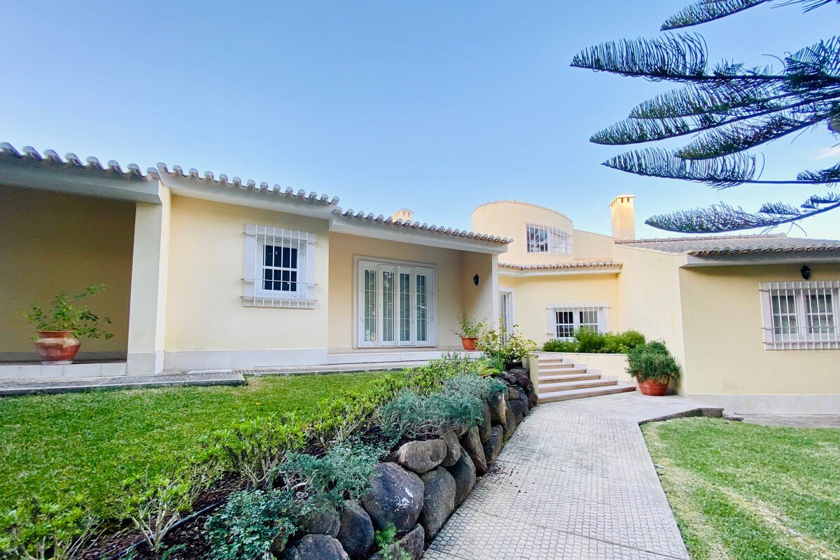 Charming Villa 4 Suites with private Pool & Garden gallery image 3