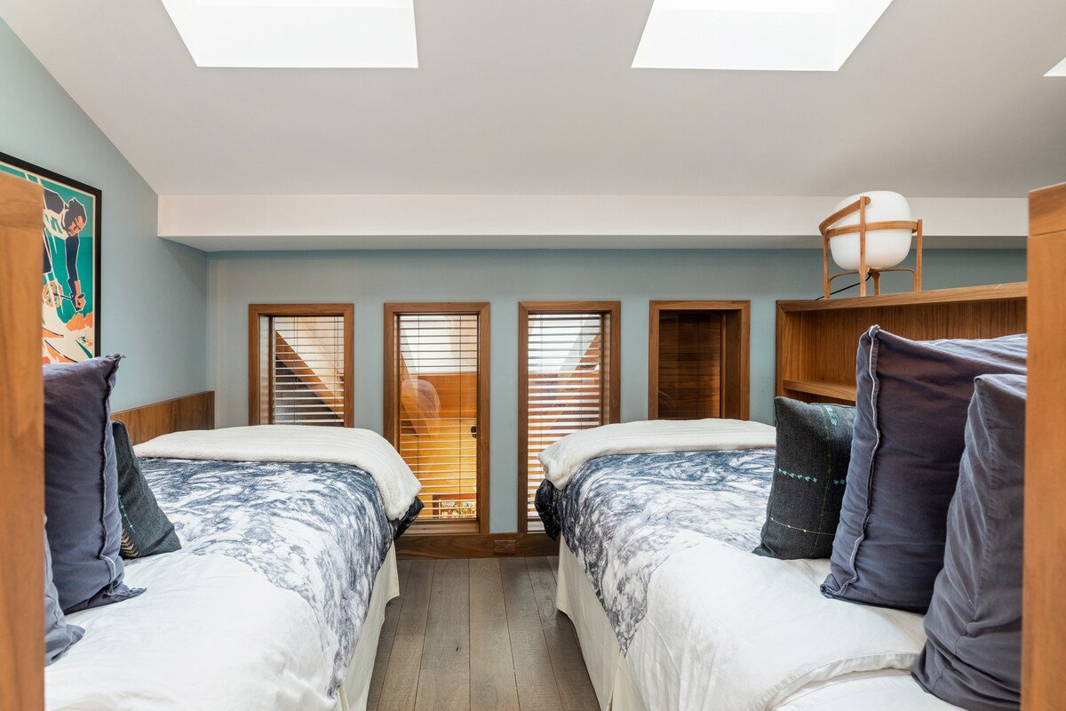 Village Inn Plaza #501 gallery image 4