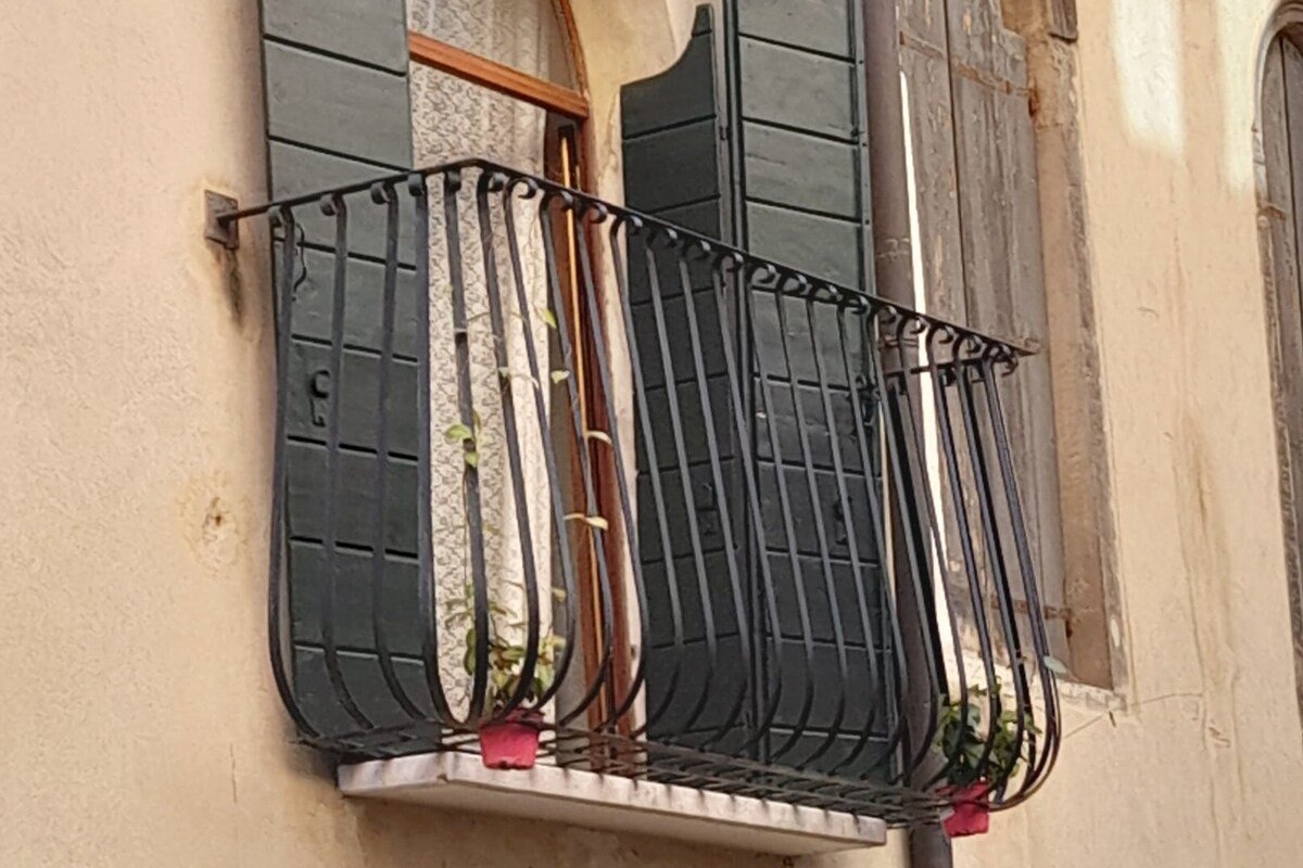 The House on the Canal gallery image 3