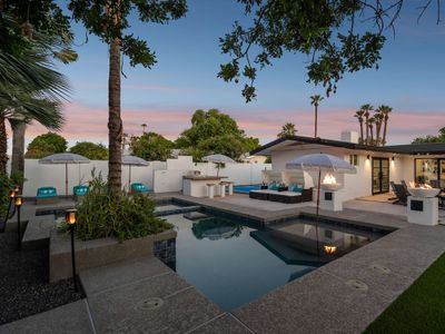 The Lounge – Resort-Style Heated Pool – Pickleball