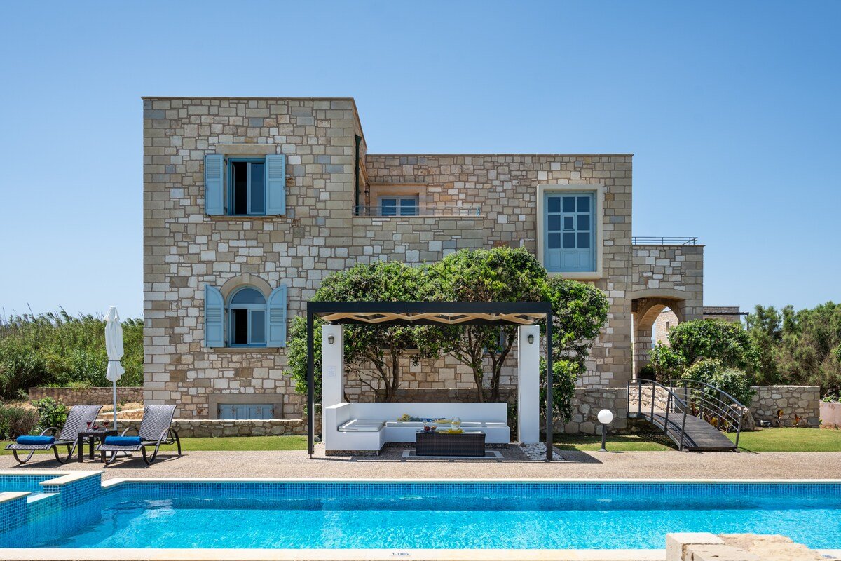 Beachfront villa w/private pool, ping pong and BBQ gallery image 3