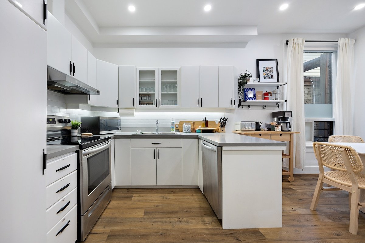 Designer Loft on Queen W | 10ft Ceilings, Parking gallery image 4