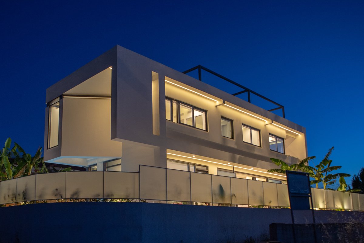 Luxury Villa Glass – 200meters from the beach!