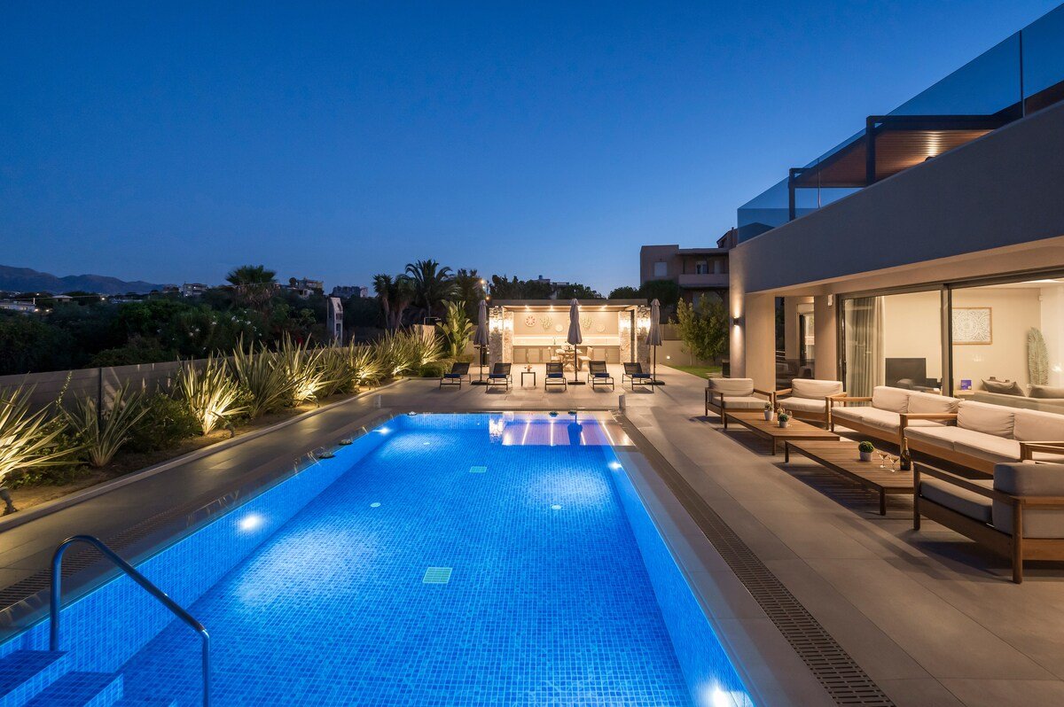 Spa & Wellness Luxury Villa: H. Pool •Gym•Sea 100m gallery image 4