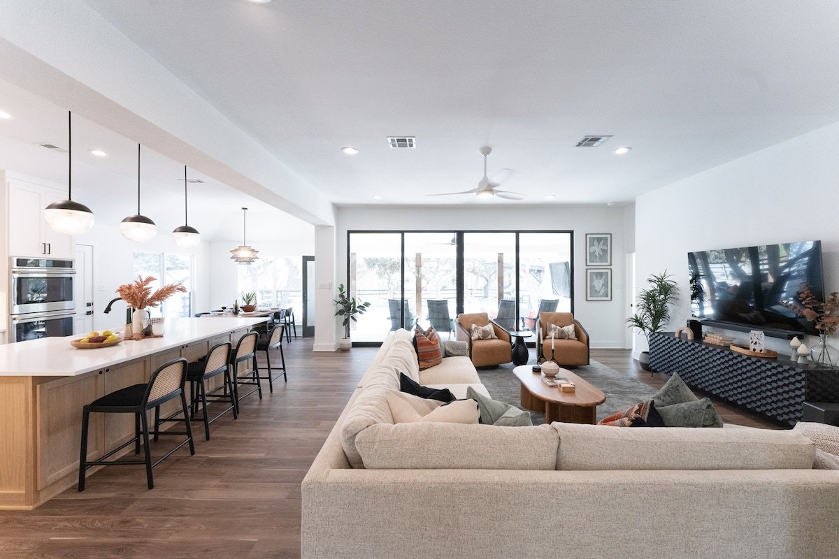 Secluded Hill Country Luxe: Vibes, Pool, Best Spot gallery image 3