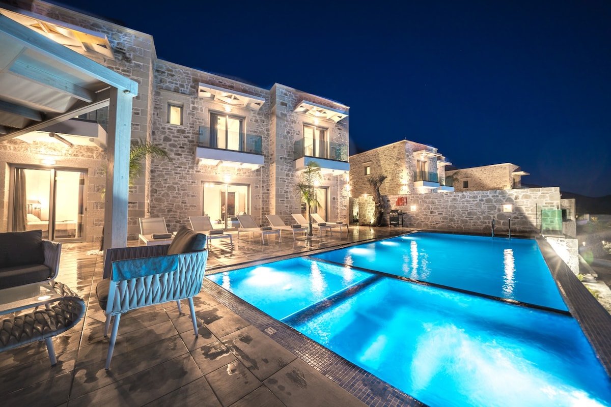 New Lux Villa-3 Infinity pool-3 Jacuzzi- 23 sleeps gallery image 5