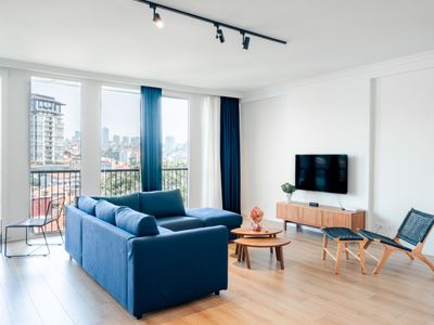 Homie Suites | 2br Duplex Penthouse w terrace #M09