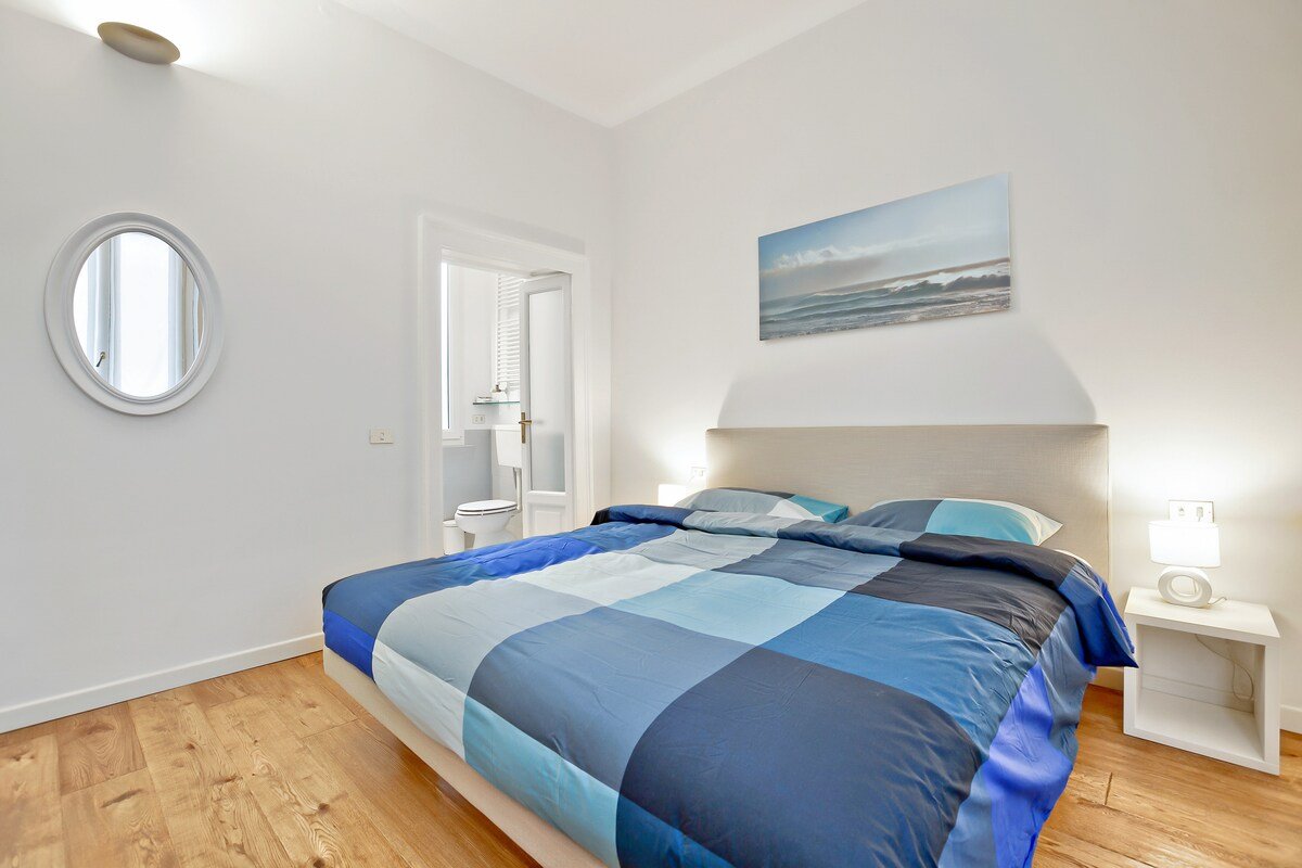 Elegant penthouse with terrace! WIFI, A/C! gallery image 5