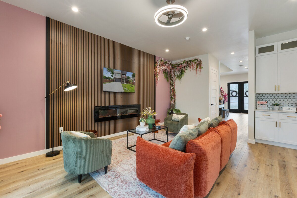 The Floral Home | 4BR Downtown Dallas w/ Hot Tub gallery image 4