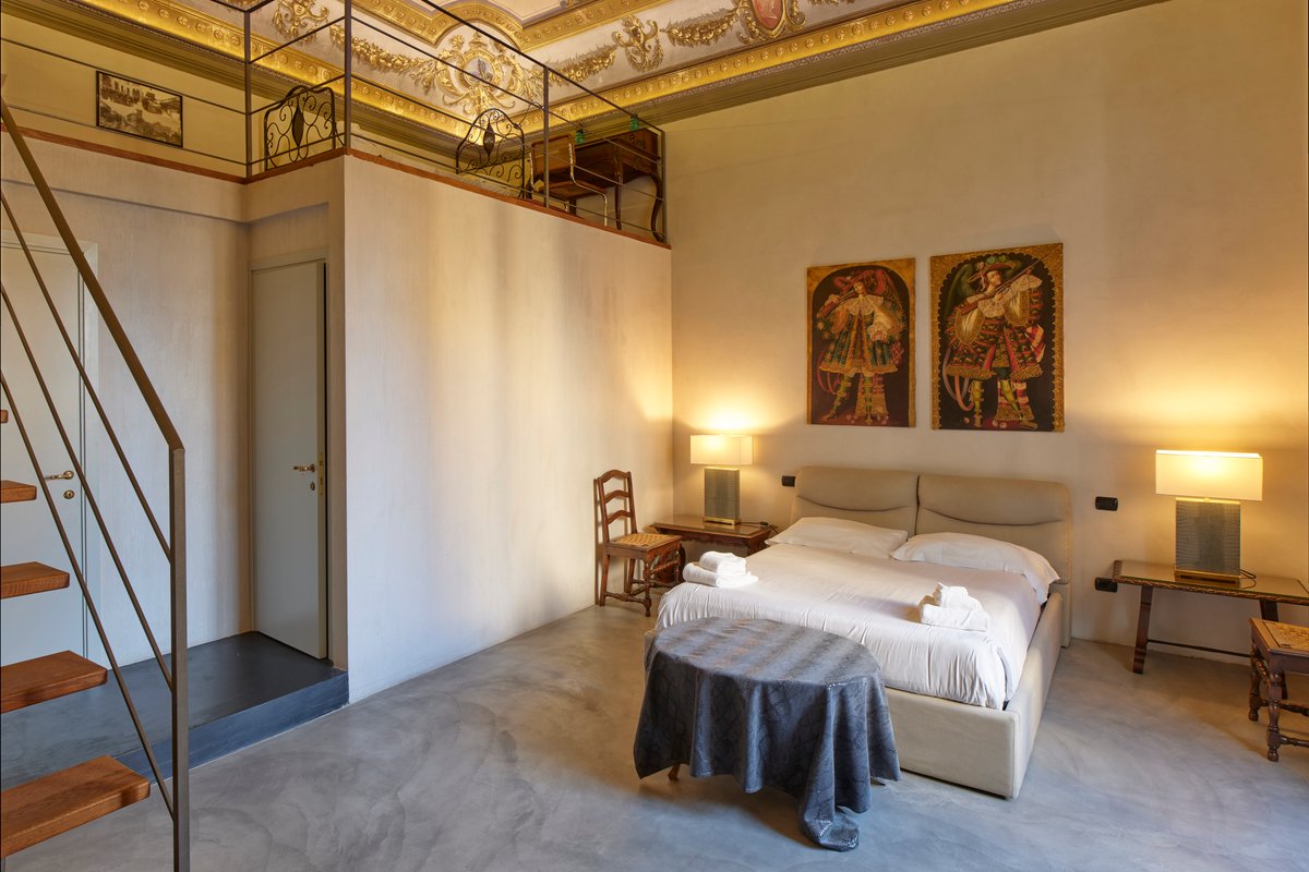 La Marmora, Historic Frescoed Home in Florence