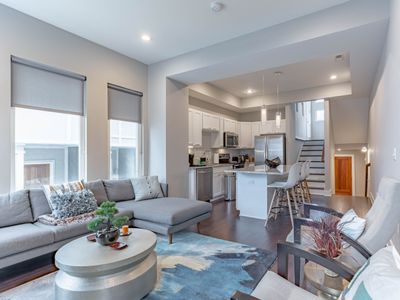 The Champagne Side-by-Side Bachelorette Nashville🥂