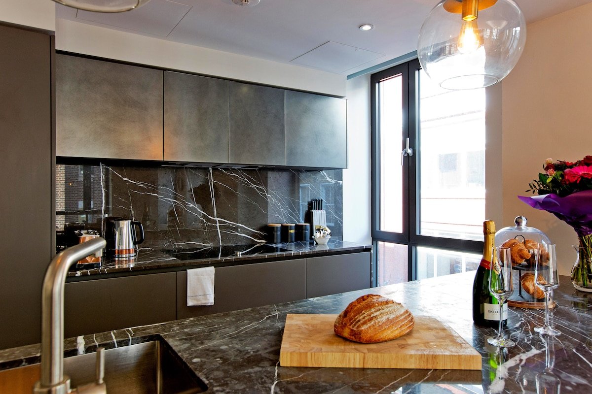 37GS Residences | 2bedroom Apt 208 near Piccadilly gallery image 3