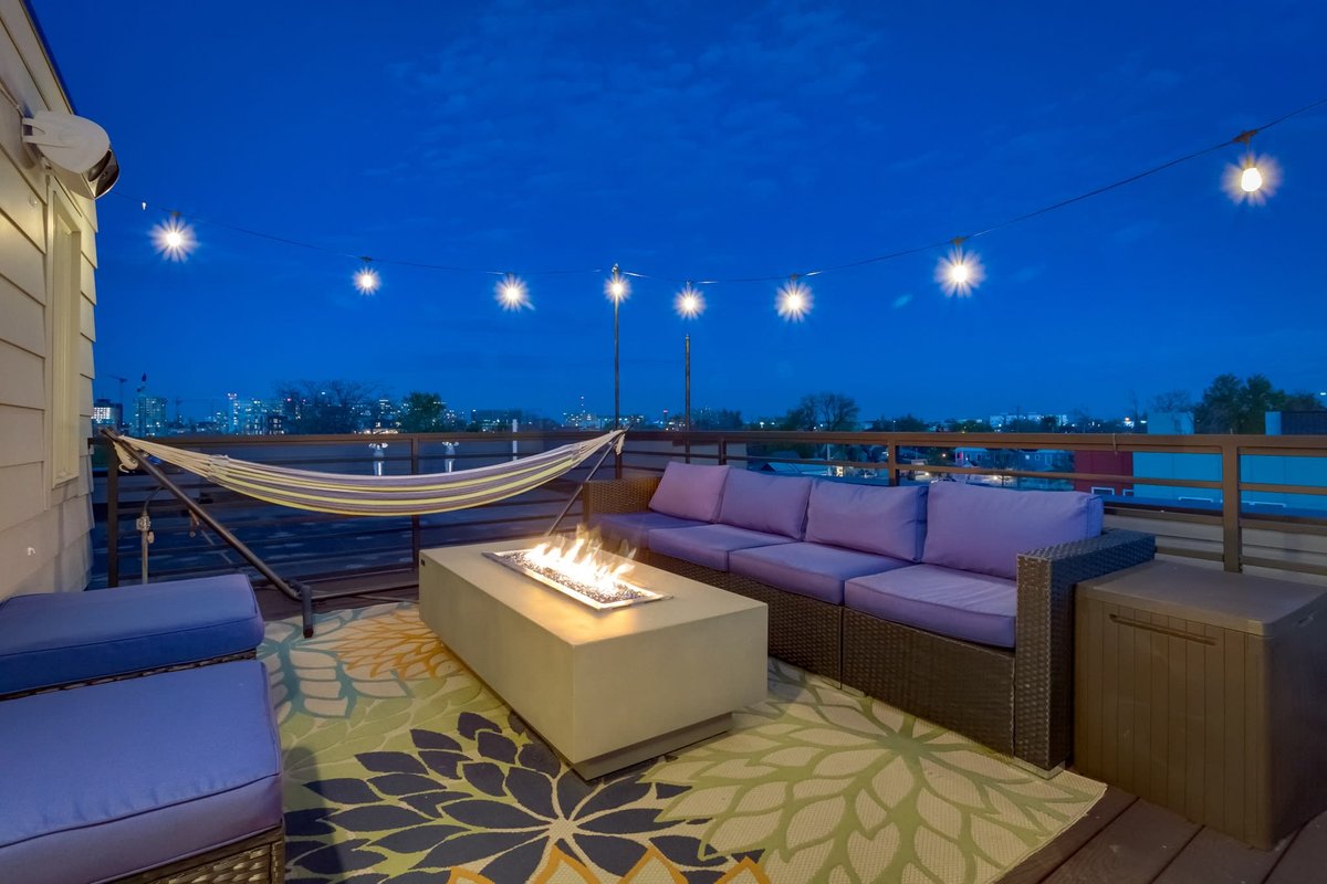 Modern, Spacious Townhouse Mins from Downtown