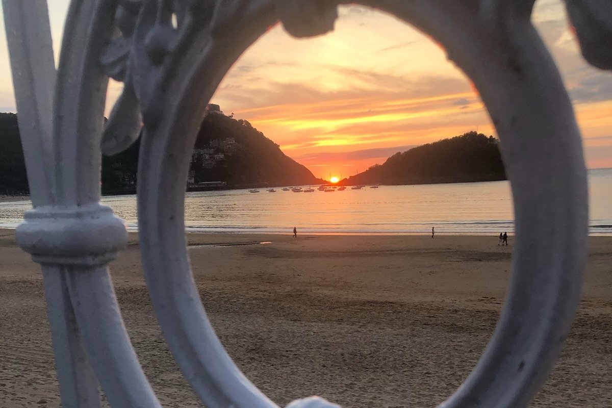 Concha City Center * FREE PARKING*A.C*Top location gallery image 5