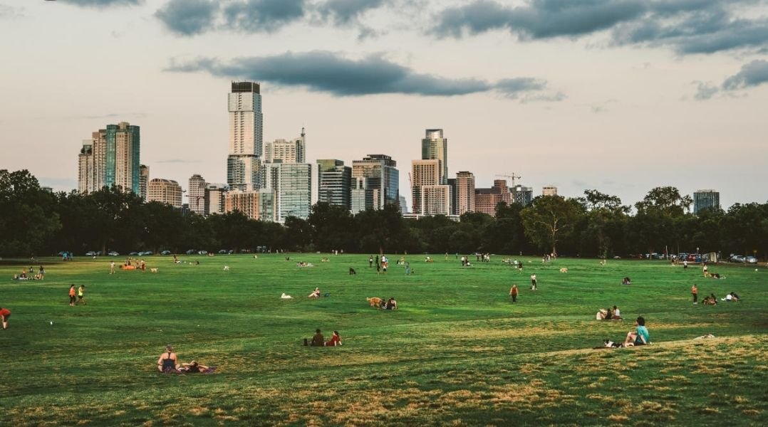 5bed/4bath & pool steps to Barton Springs & Zilker gallery image 4