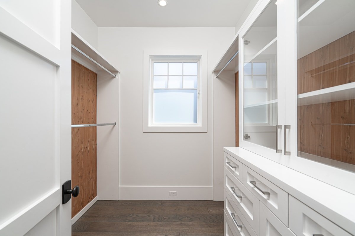 Coastal Luxury Retreat w/ Stunning Rooftop Deck gallery image 3