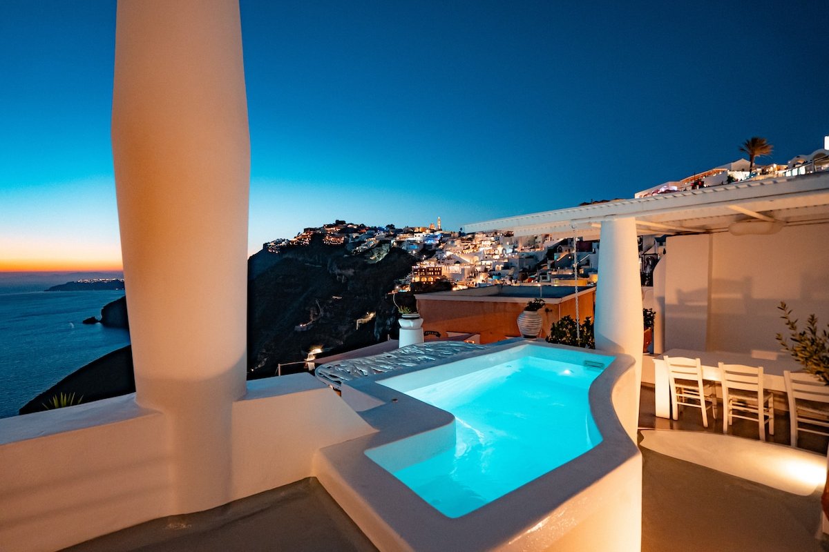 Five Bedroom villa with jacuzzis and swimming pool gallery image 3