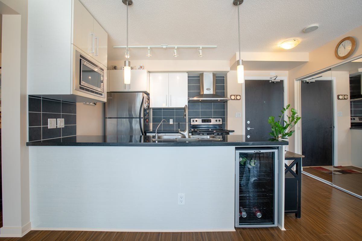 Entire Apartment | Downtown | Parking gallery image 4