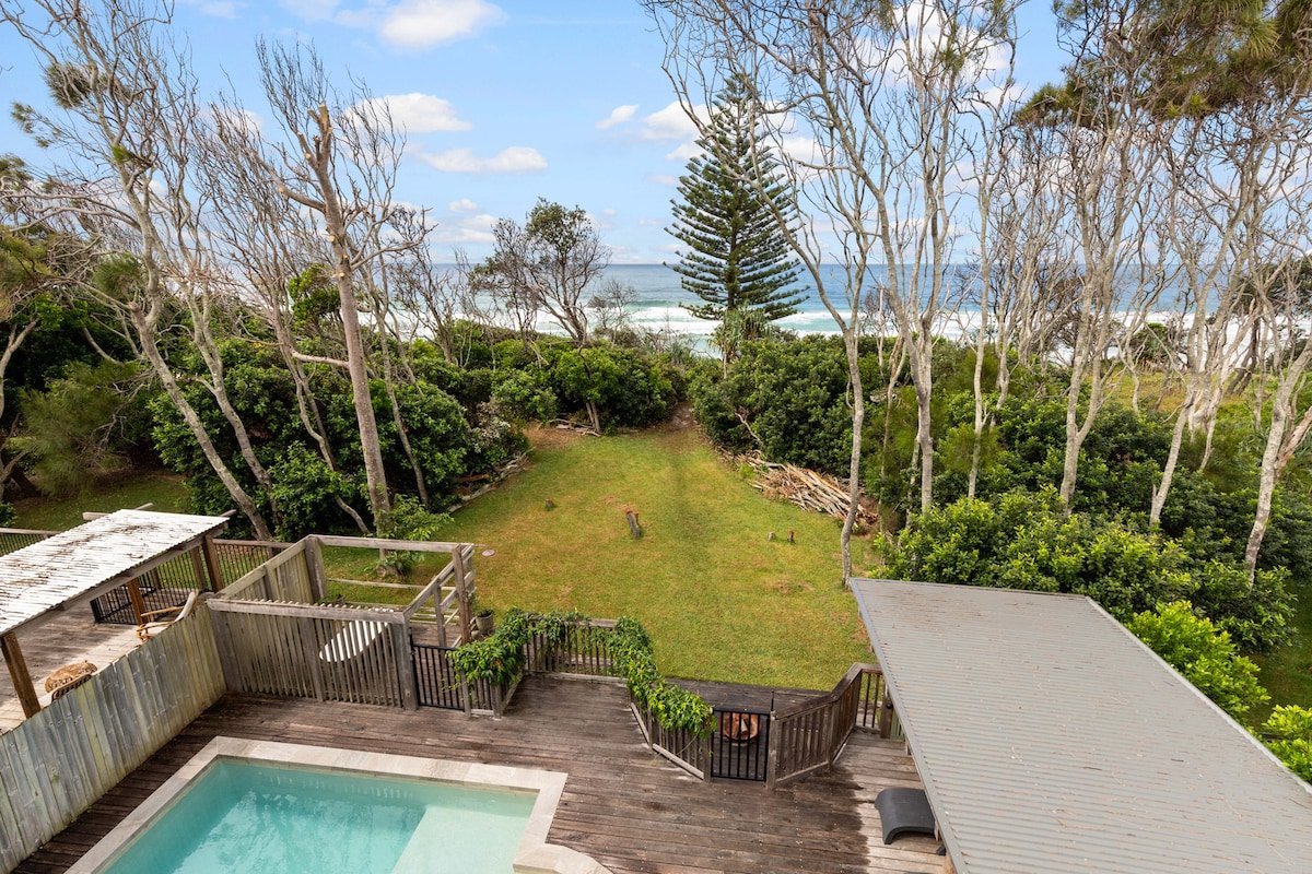 Luxury Retreat: Ocean views & direct beach access gallery image 2