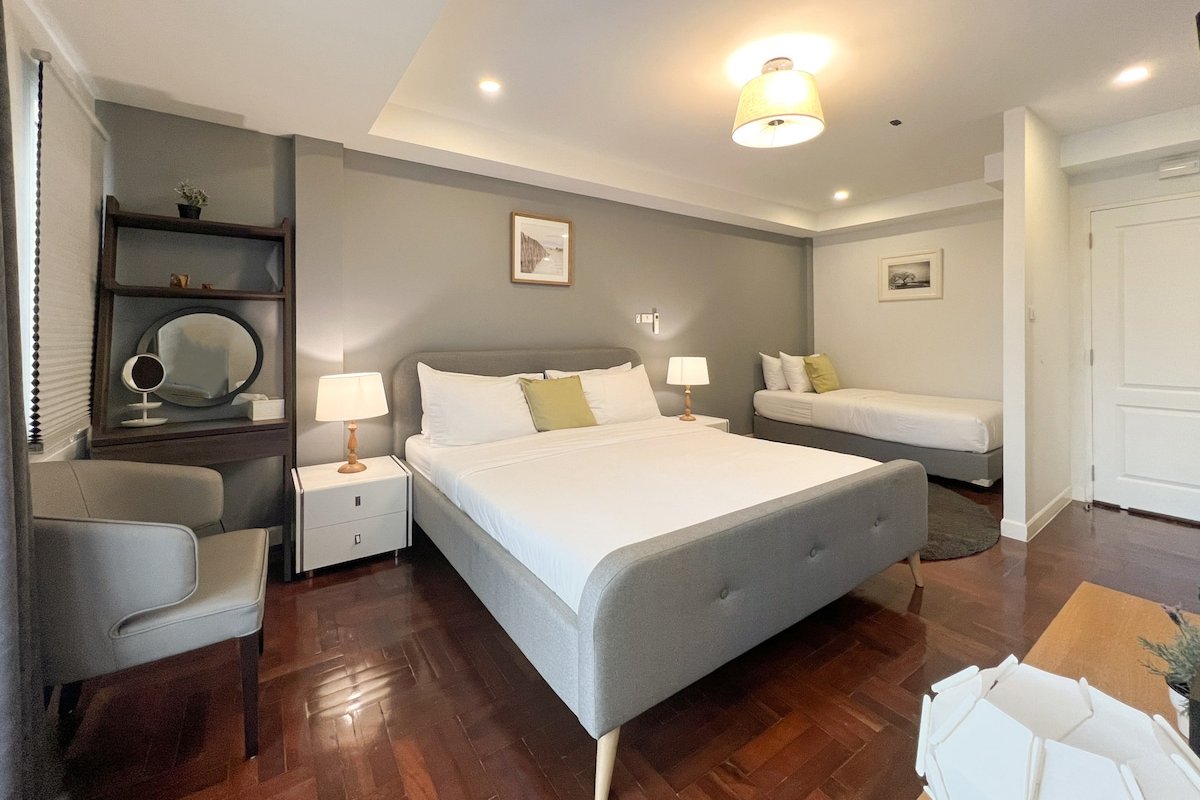 Neveu:The 3-Studio bedrooms Apt@MRT Sutthisan gallery image 2