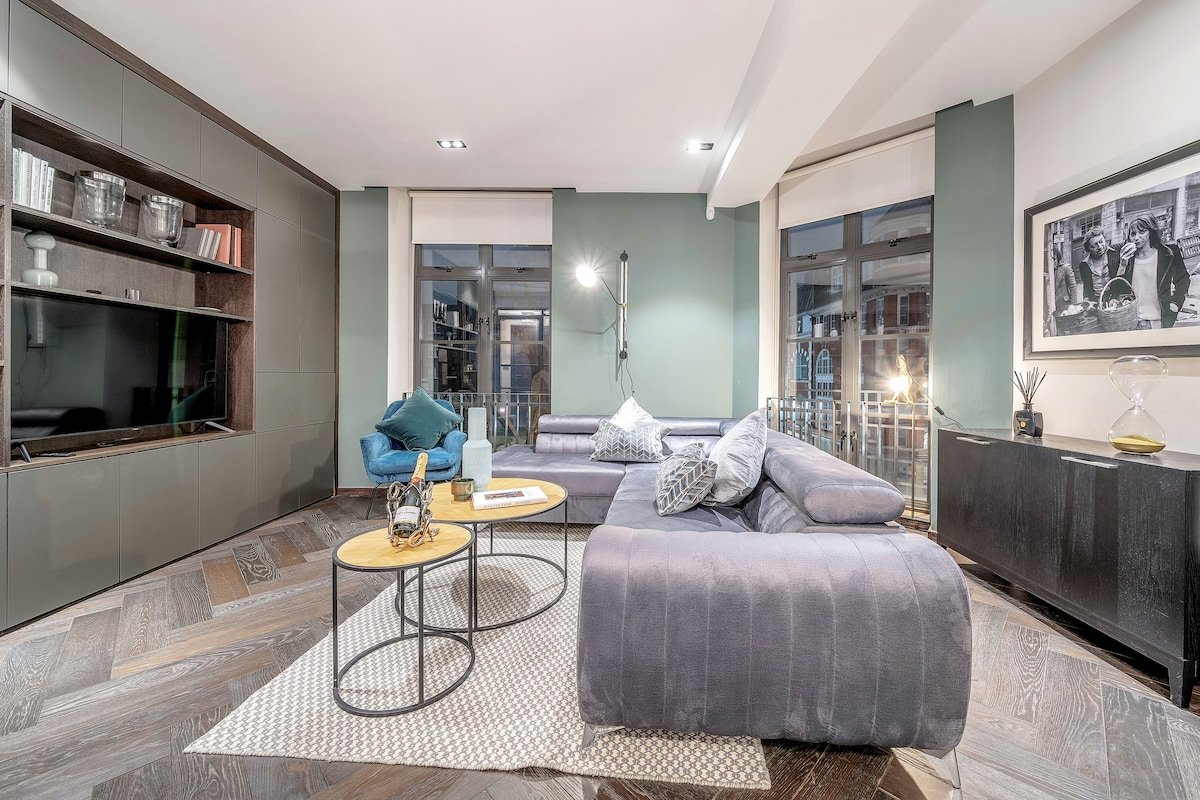Stylish 2-Bed in the Heart of Soho & Carnaby St gallery image 2