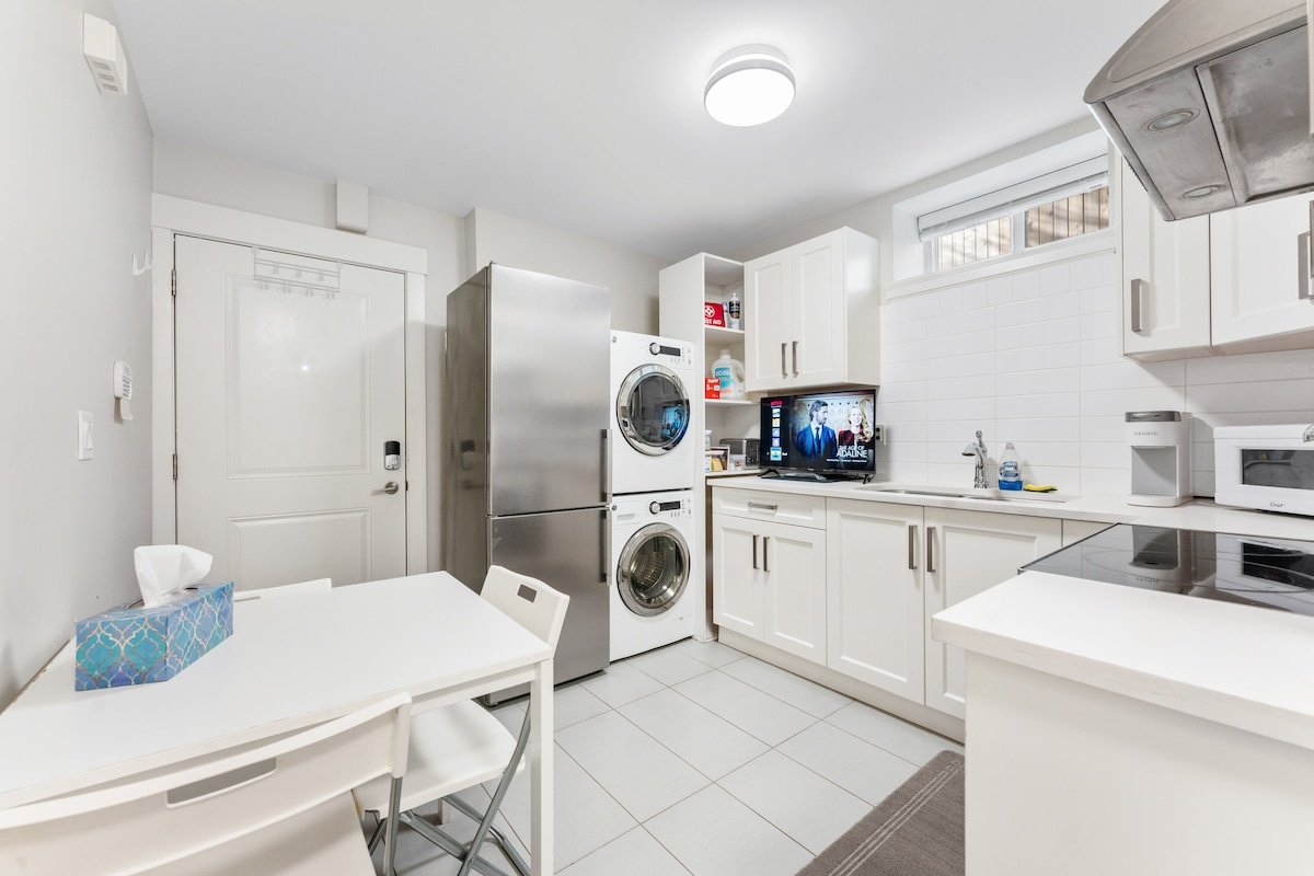 26-New, Cozy, Private Suite 2 bedrooms, 1 Bath gallery image 3