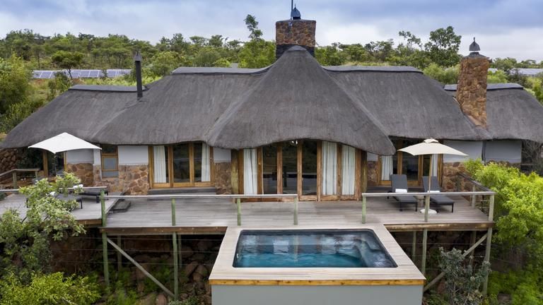 Mhondoro Safari Lodge & Villa 2 Bedroom Executive Suite