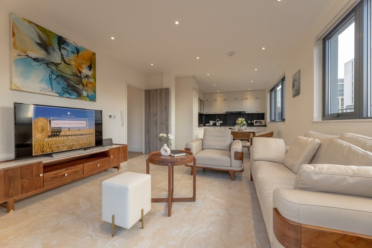 Luxurious 3BED Penthouse in Mcr *Private Terrace* gallery image 3