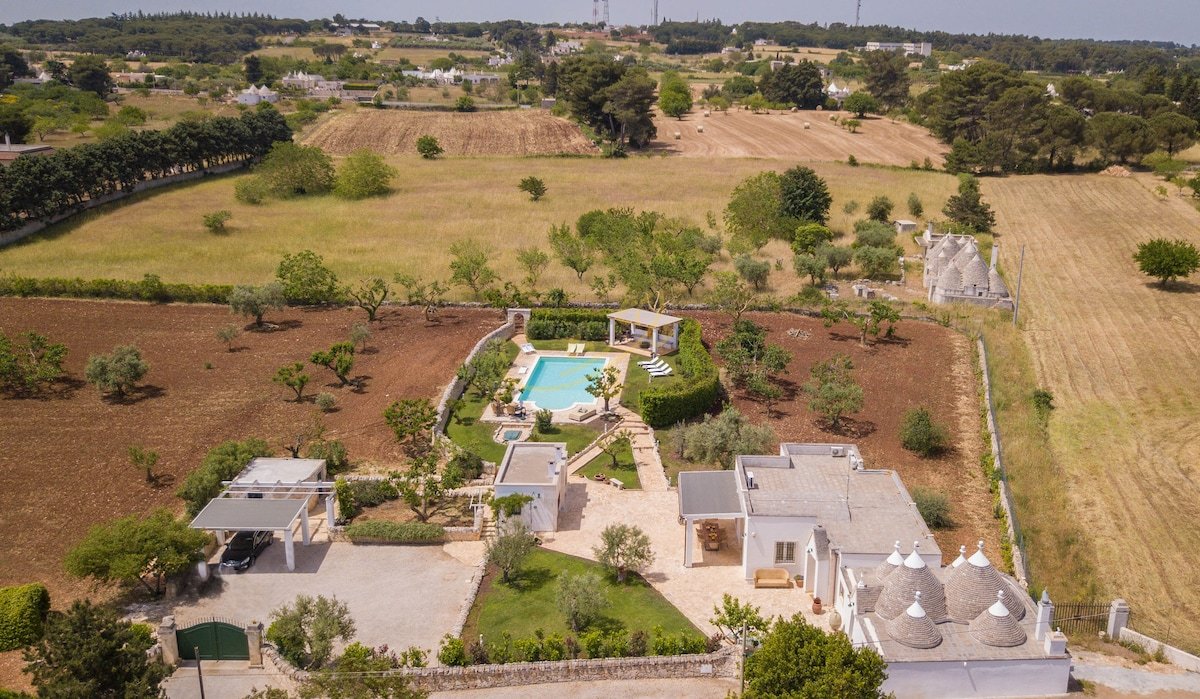 Trulli Greta, luxury villa with wonderful pool gallery image 2