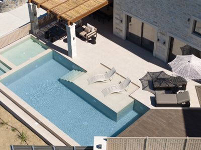 Elouera Villa II, Sandy Beach, Dining & Shops Near