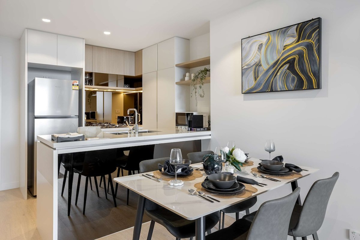 Iconic Views Queen’s Wharf by Casino | Sleeps 5 gallery image 4