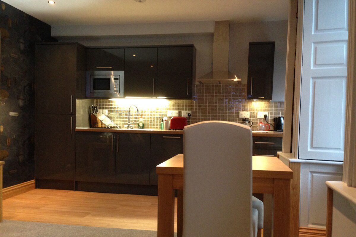 Royal Mile by Castle in Old Town gallery image 5