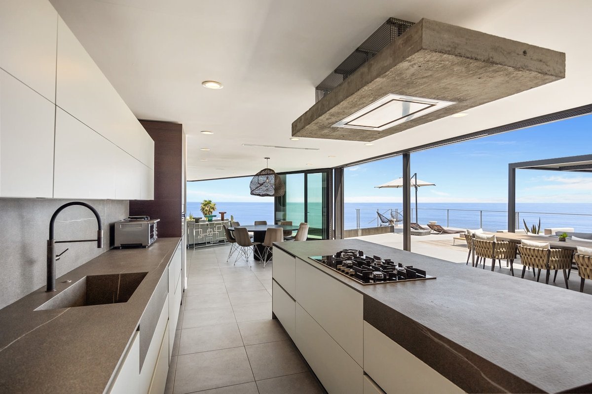 Malibu Oceana Bleu by Stay Awhile Villas gallery image 3