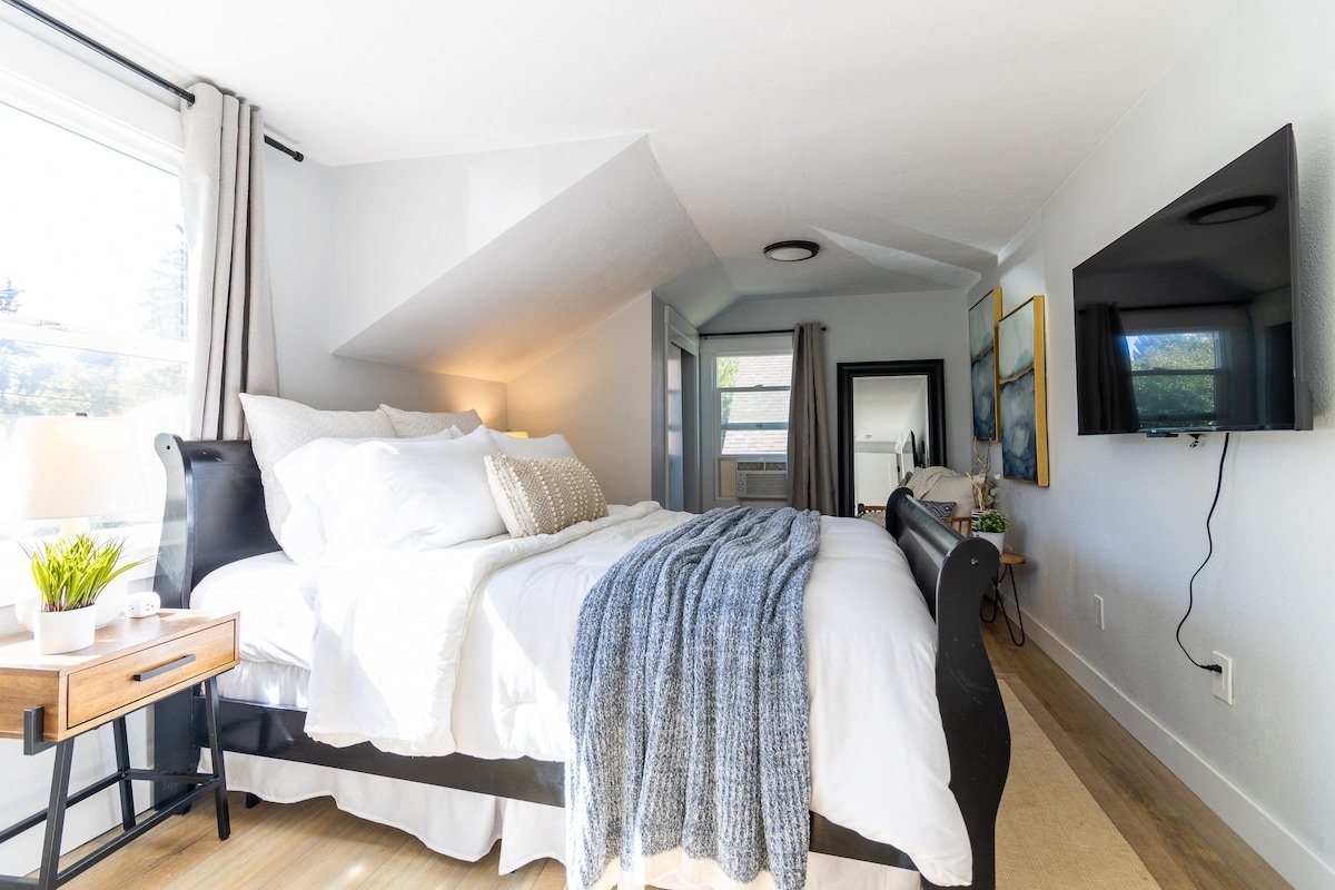 Family + Pet-friendly, sleeps 16 gallery image 5