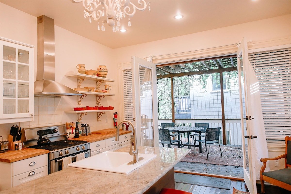 Northwest Nob Hill! Updated Spacious Home! gallery image 3