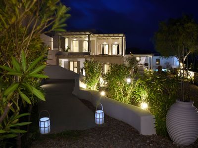 Stunning 4Bed Villa with Pool in Kalafatis Spilia