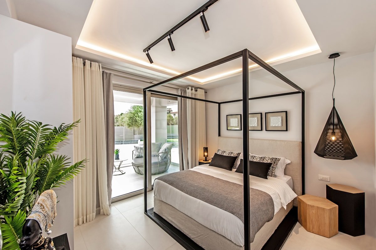 Villa with spa – playroom, 100m from sandy beach gallery image 5