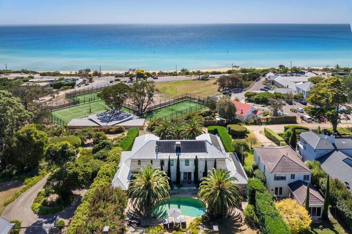 South Beach Resort | Bay Views | Pool | Games gallery image 2