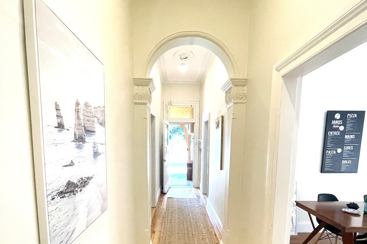 Bondi Retreat – House just moments to the Beach gallery image 4