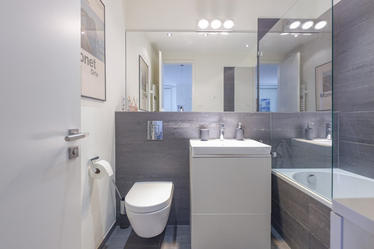 6 person luxury apartment gallery image 5